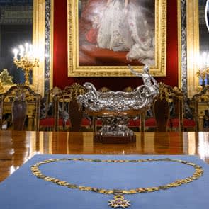 Todos los simbolismos y mensajes que esconde el collar de Carlos III que va a recibir la princesa de Asturias